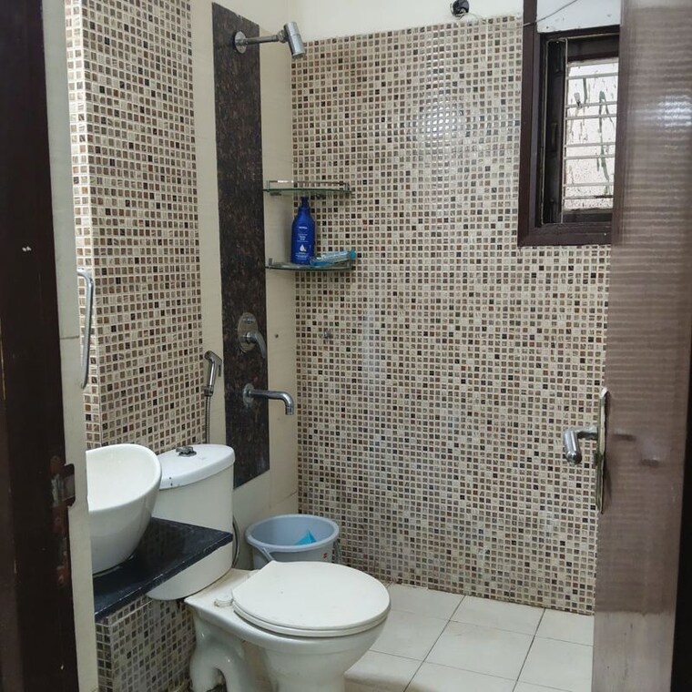 Bathroom, sector 57 3 Bedroom 240 Sq.Yd. Builder Floor In Sector 57 Gurgaon 10575530