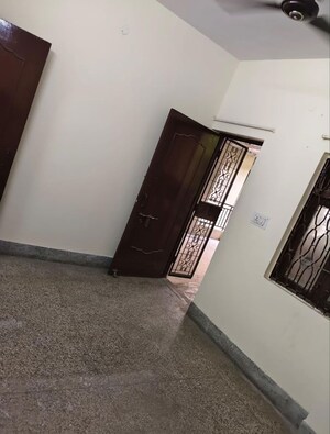 Room in 2 BHK Builder Floor at Naraina – for Rent