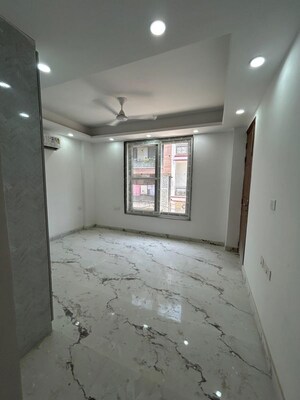 Room in 3.5 BHK Builder Floor at Saket – for Rent