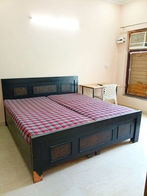 Bedroom in 1 BHK Builder Floor at Sector 40 – for Rent