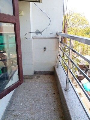Balcony in 1 BHK Builder Floor at Sector 40 – for Rent