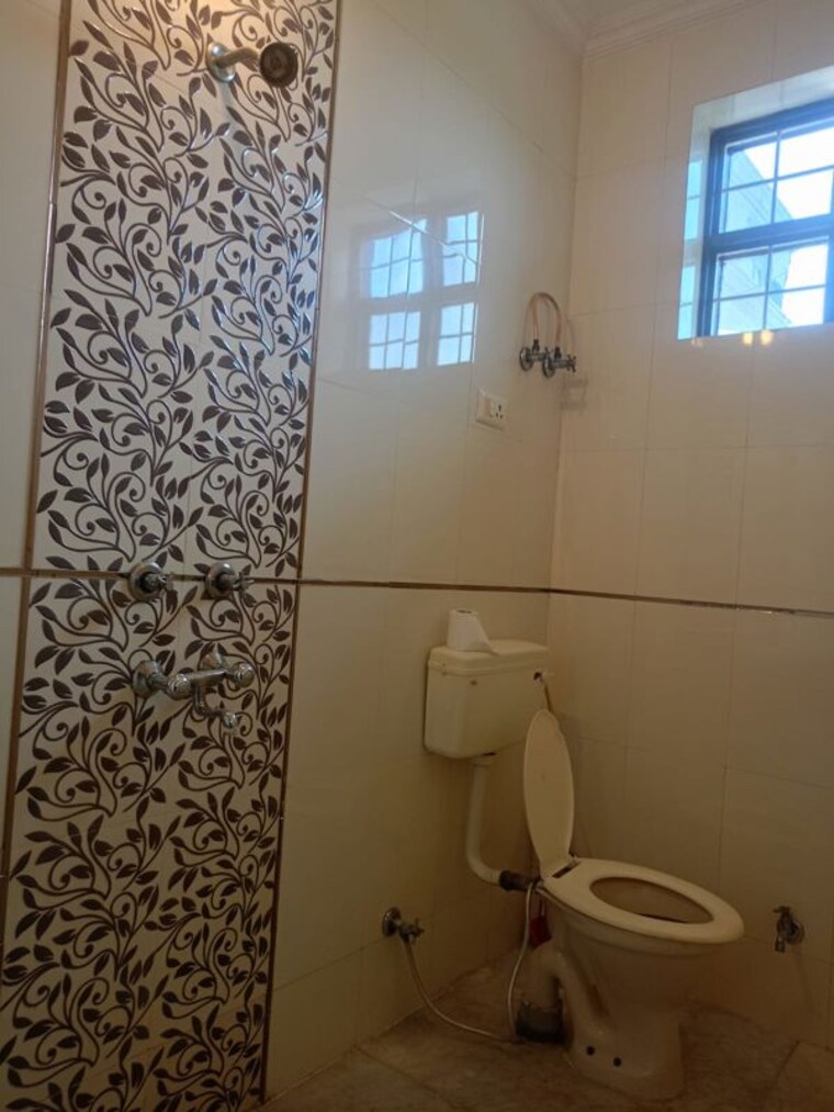 Bathroom, sector 23 1 Bedroom 1120 Sq.Ft. Independent House In Sector 23 Gurgaon 10575599