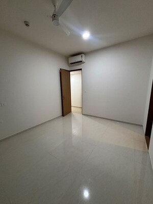 Room in 4 BHK Apartment at Lodha Bellagio, Powai – for Rent