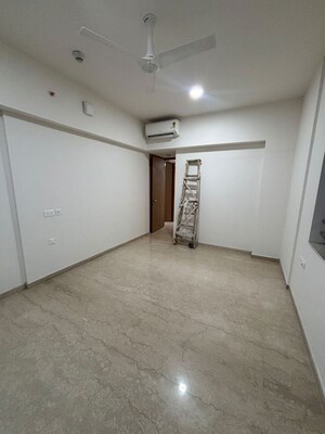 Room in 4 BHK Apartment at Lodha Bellagio, Powai – for Rent