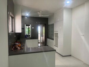 Room in 5 BHK Apartment at Rajapushpa Green Dale, Tellapur – for Rent