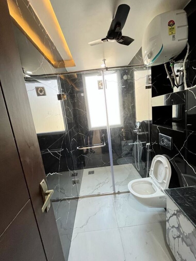 Bathroom, palam-vihar-residents-association 4 Bedroom 2300 Sq.Ft. Builder Floor In Palam Vihar Gurgaon 10575658