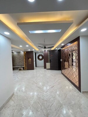 Room in 4 BHK Builder Floor at Palam Vihar Residents Association, Palam Vihar – for Rent