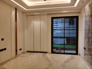 Room in 4 BHK Builder Floor at Sector 23 – for Rent