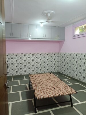 2 BHK Builder Floor For Rent in Maharani Bagh