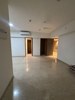 4 BHK + Servant Room,Extra Room,Basement,Store Room Apartment For Sale in Lodha Bellagio