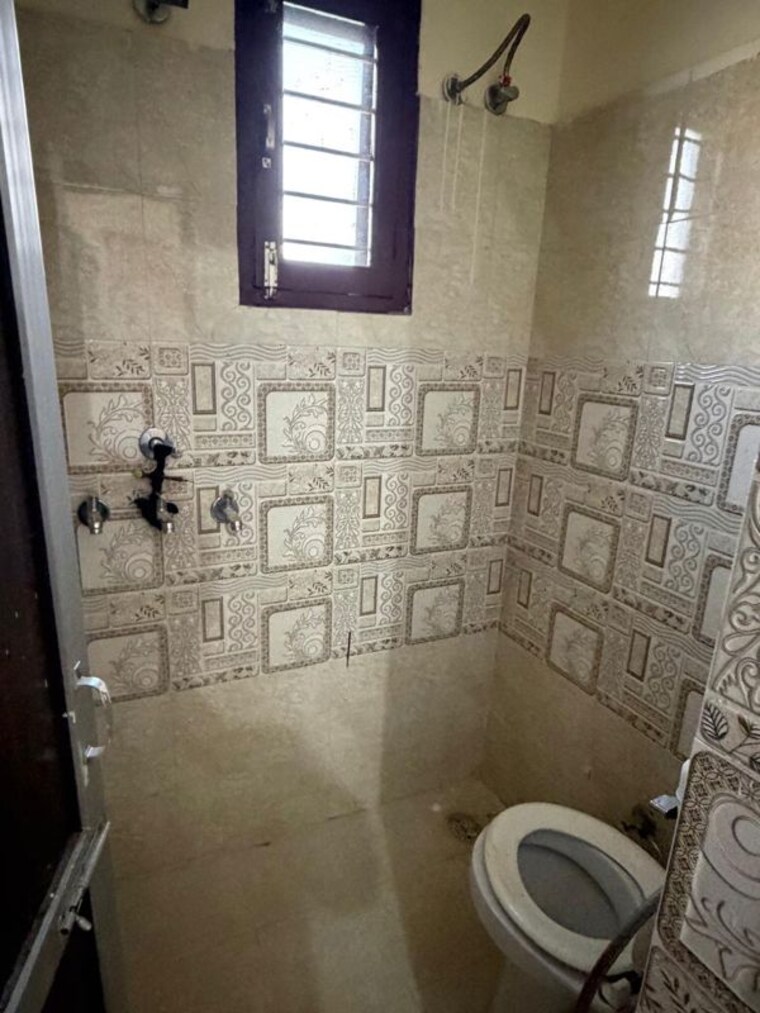 Bathroom, kharar mohali road 3 Bedroom 80 Sq.Mt. Villa In Kharar Mohali Road Kharar 10575745