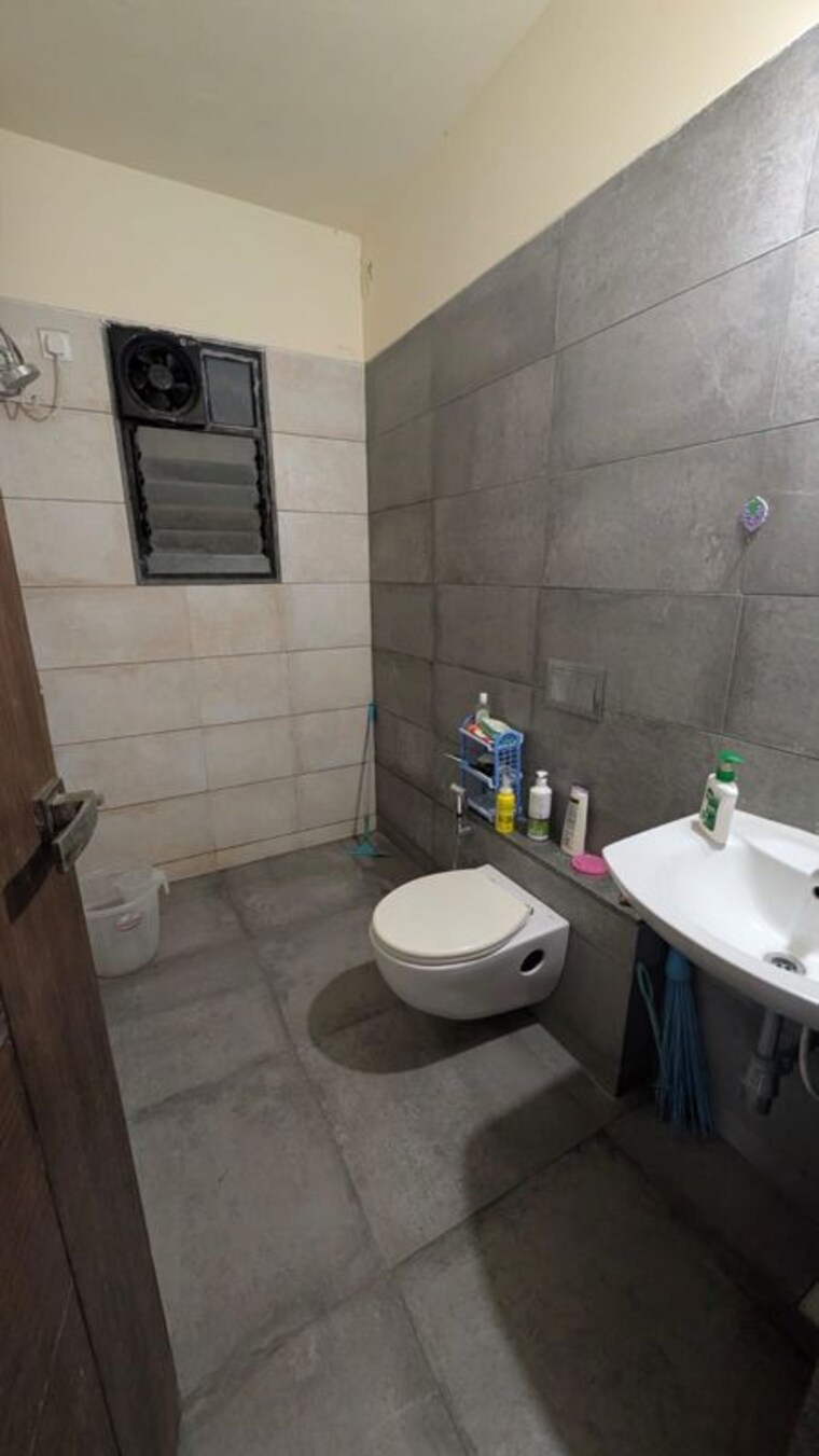 Bathroom, camelot-society 2 Bedroom 1000 Sq.Ft. Apartment In Viman Nagar Pune 10575773
