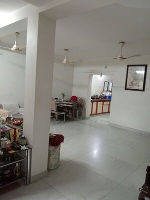 Living Room in 3 BHK Apartment at Nehru Nagar – for Rent