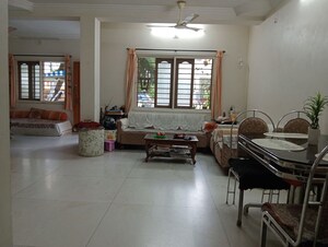 Living Room in 3 BHK Apartment at Nehru Nagar – for Rent