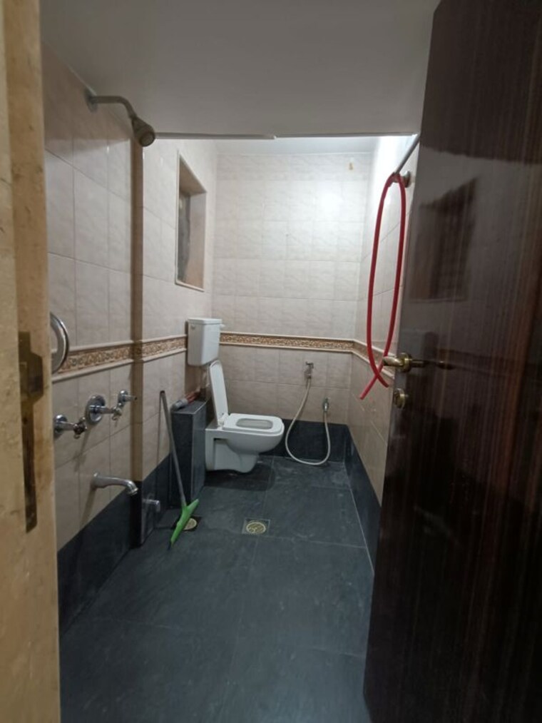 Bathroom, samartha-aangan 4 Bedroom 1500 Sq.Ft. Apartment In Andheri West Mumbai 10575790