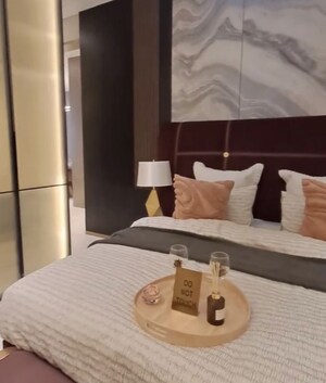 Room in 5 BHK Penthouse at Linking Road – for Sale
