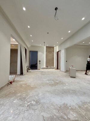 Parking in 4 BHK Builder Floor at Rana Pratap Bagh – for Sale