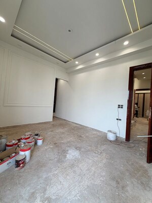 Room in 4 BHK Builder Floor at Rana Pratap Bagh – for Sale