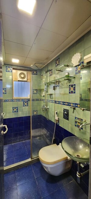 Bathroom in 5 BHK Villa at Chembur – for Sale