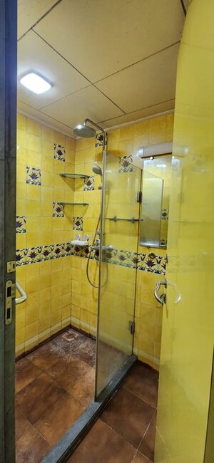 Bathroom in 5 BHK Villa at Chembur – for Sale