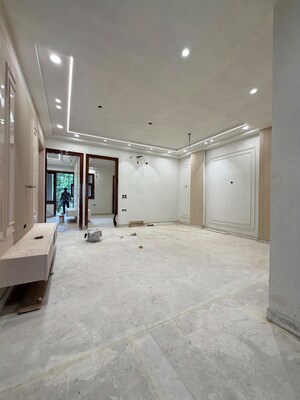 Parking in 4 BHK Builder Floor at Rana Pratap Bagh – for Sale