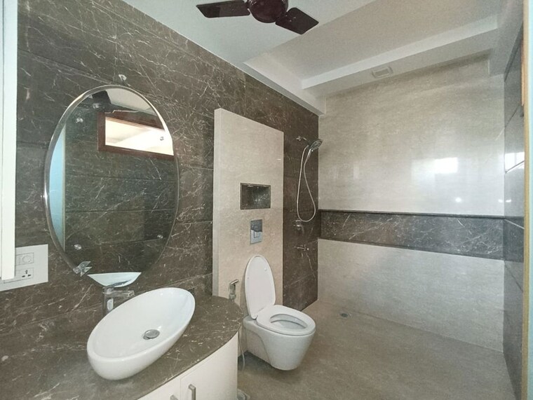 Bathroom, greater kailash Commercial Office Space 4500 Sq.Ft. In Greater Kailash Delhi 10575932