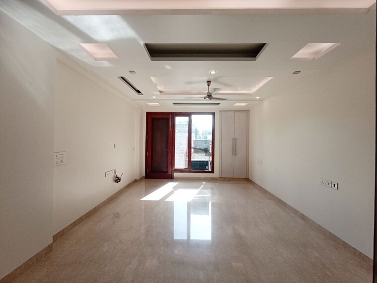 Room, greater kailash Commercial Office Space 4500 Sq.Ft. In Greater Kailash Delhi 10575932