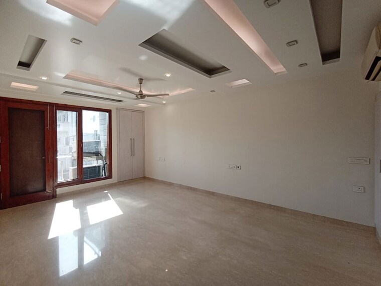 Room, greater kailash Commercial Office Space 4500 Sq.Ft. In Greater Kailash Delhi 10575932