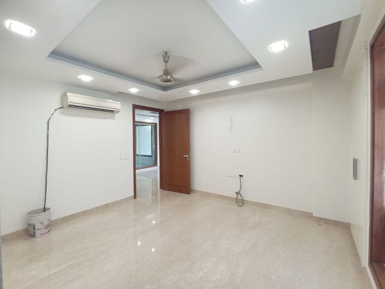 Room, greater kailash Commercial Office Space 4500 Sq.Ft. In Greater Kailash Delhi 10575932