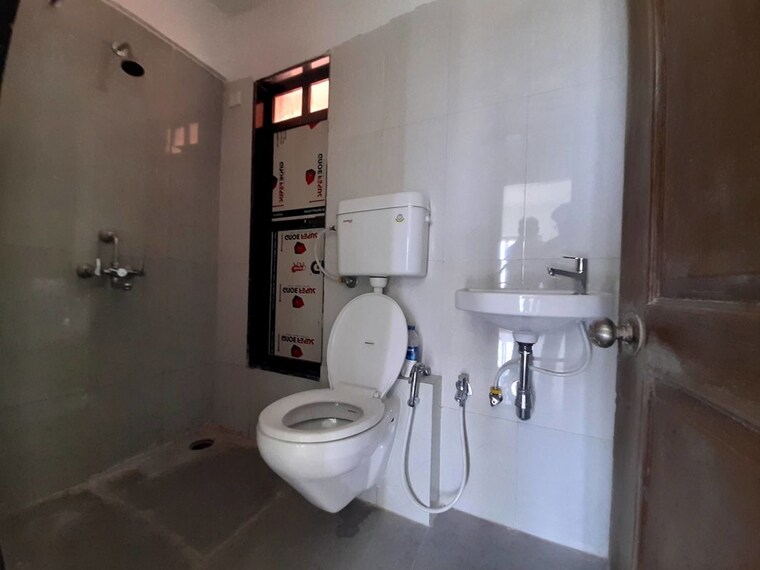 Bathroom, hdil-the-meadows 2.5 Bedroom 1200 Sq.Ft. Apartment In Goregaon West Mumbai 10575933