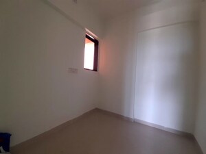 Room in 2.5 BHK Apartment at HDIL The Meadows, Goregaon West – for Rent