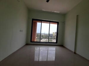 Room in 2.5 BHK Apartment at HDIL The Meadows, Goregaon West – for Rent