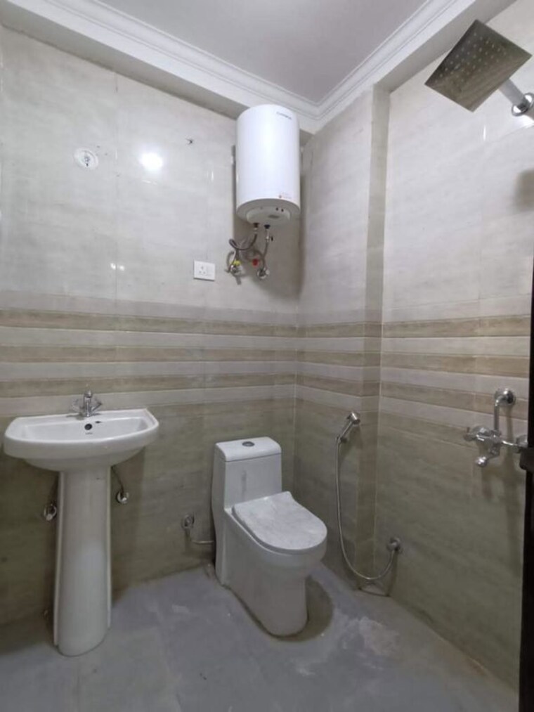 Bathroom, chattarpur 3 Bedroom 125 Sq.Yd. Builder Floor In Chattarpur Delhi 10575941
