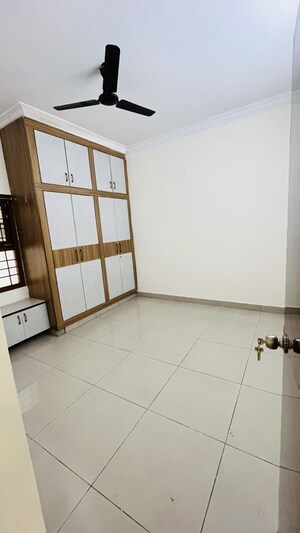 Room in 3 BHK Apartment at Golden Tulip Kondapur, Kondapur – for Rent