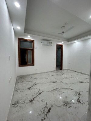 Room in 3 BHK Builder Floor at Saket – for Rent