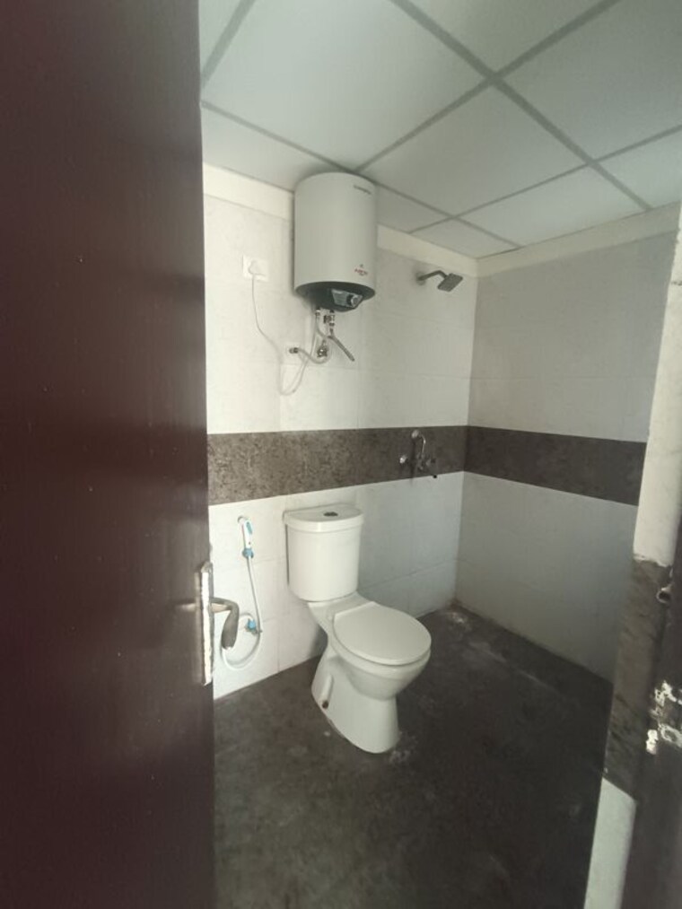 Bathroom, sector 76 4 Bedroom 2175 Sq.Ft. Apartment In Sector 76 Noida 10575983