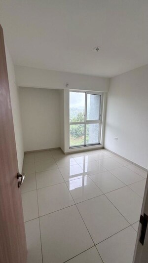 1.5 BHK Apartment For Rent in Godrej Emerald, Ghodbunder Road