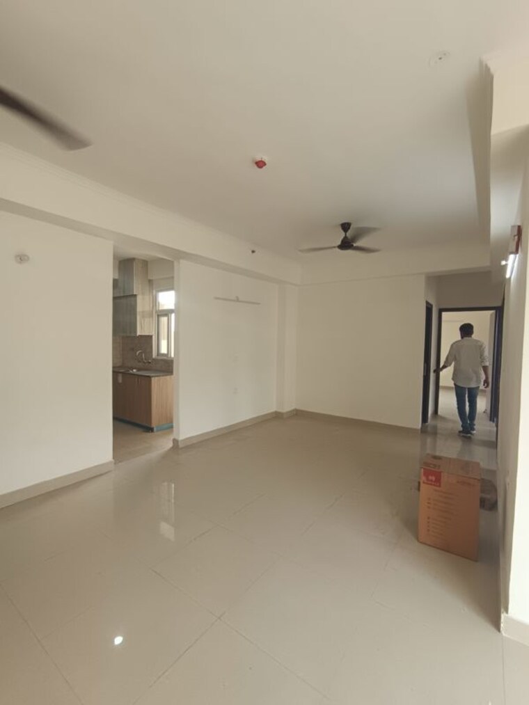 Room, sector 76 3 Bedroom 1700 Sq.Ft. Apartment In Sector 76 Noida 10576028