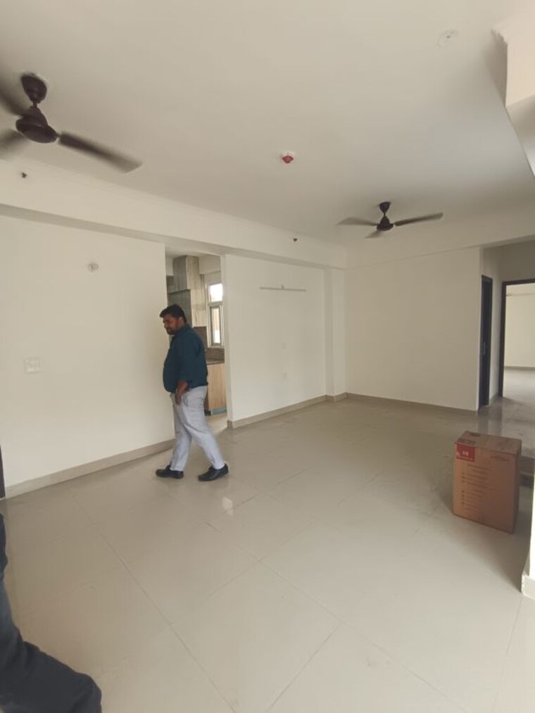 Room, sector 76 3 Bedroom 1700 Sq.Ft. Apartment In Sector 76 Noida 10576028