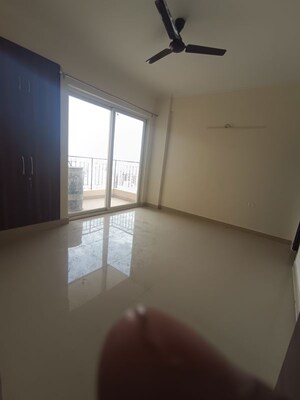 Room in 3 BHK Apartment at Sector 76 – for Rent