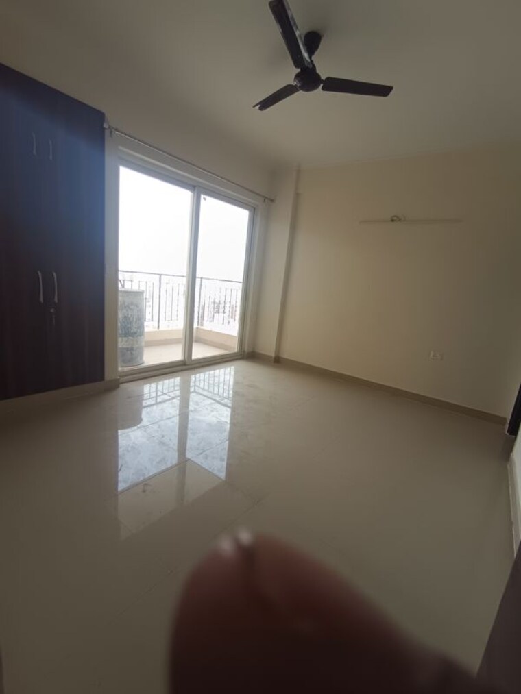 Room, sector 76 3 Bedroom 1700 Sq.Ft. Apartment In Sector 76 Noida 10576028