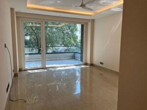 Room in 4 BHK Builder Floor at Green Park Extension – for Rent