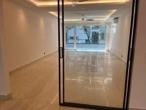 Room in 4 BHK Builder Floor at Green Park Extension – for Rent