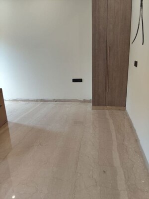 Room in 3 BHK Apartment at BPTP Amstoria Country Floor, Sector 102 – for Rent