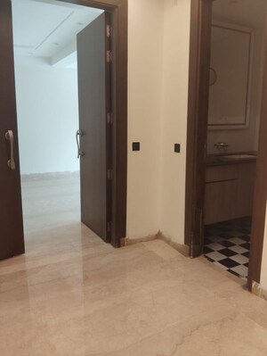 Room in 3 BHK Apartment at BPTP Amstoria Country Floor, Sector 102 – for Rent