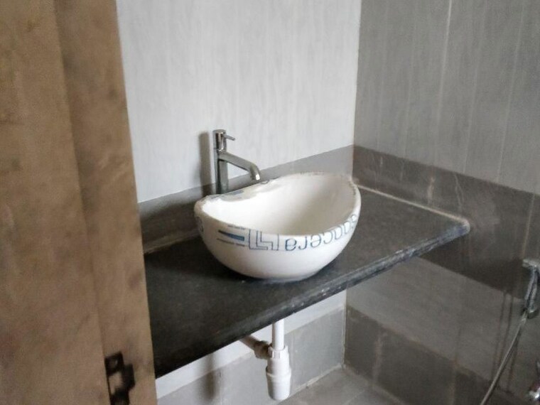 Bathroom, squarefeet-grand-square 1.5 Bedroom 720 Sq.Ft. Apartment In Anand Nagar Thane 10576063