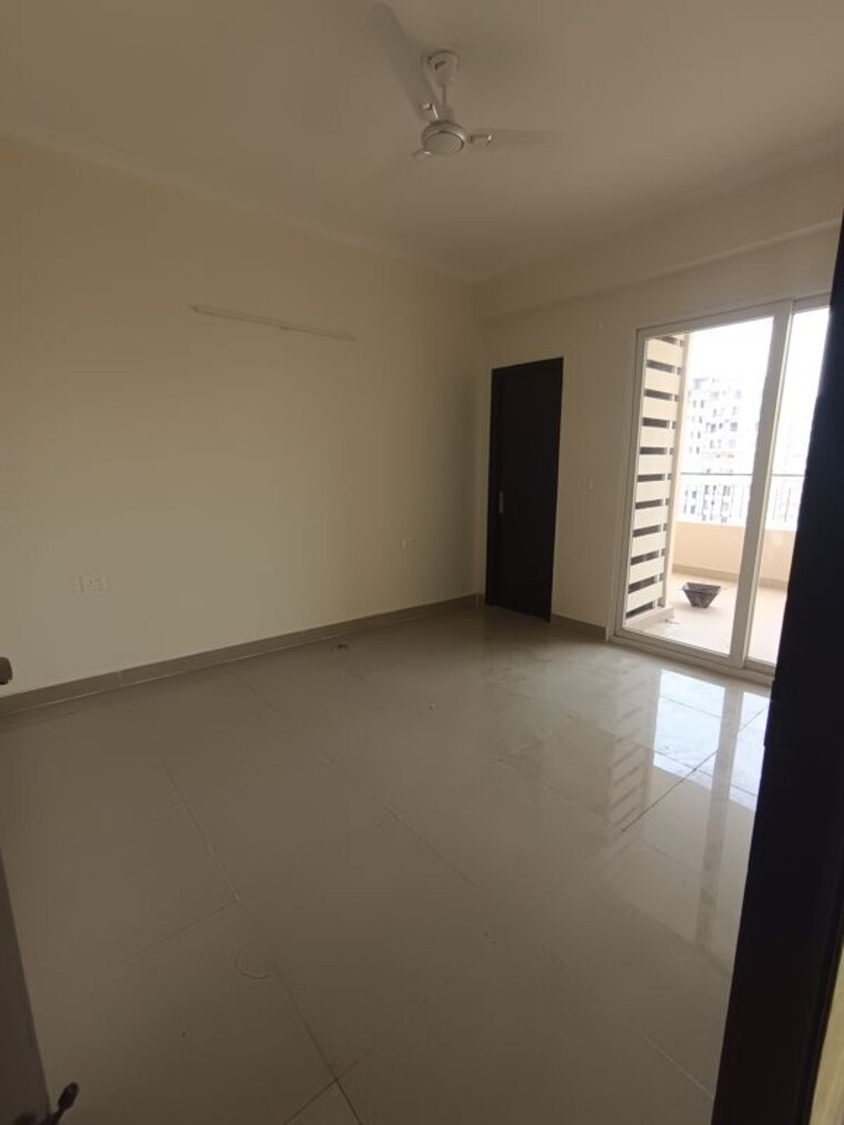 Room, sector 76 4 Bedroom 2140 Sq.Ft. Apartment In Sector 76 Noida 10576076