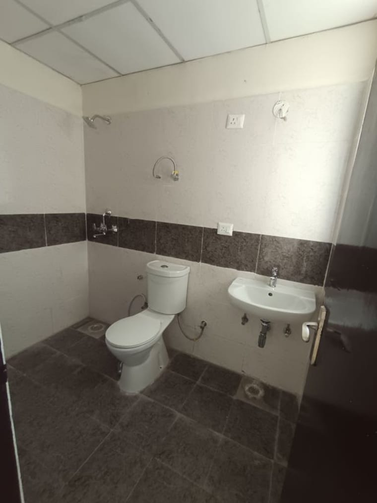 Attached Bathroom, sector 76 4 Bedroom 2140 Sq.Ft. Apartment In Sector 76 Noida 10576076