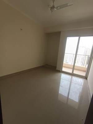 Room in 4 BHK Apartment at Sector 76 – for Rent