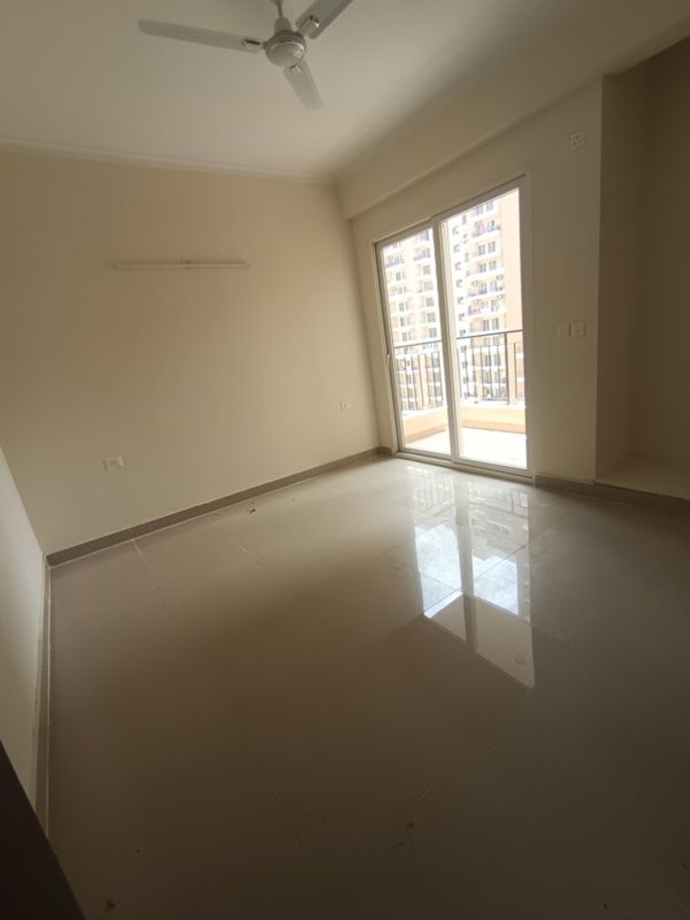 Room, sector 76 4 Bedroom 2140 Sq.Ft. Apartment In Sector 76 Noida 10576076